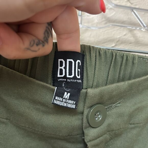 107. BDG Urban outfitters high waisted green cargo pants size medium - Picture 3 of 4